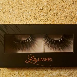 Lilly Lashes in carmel